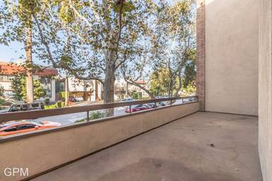 Main picture of 460 Oak St