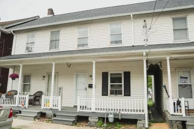 Main picture of 142 4th St