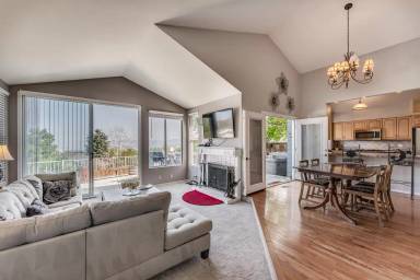 Main picture of 2320 Overlook Ct