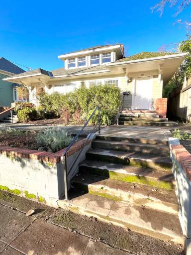 Main picture of 929 NE Tillamook St