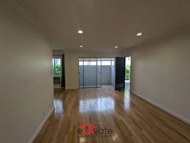 Main picture of 1515 S Beverly Glen Blvd