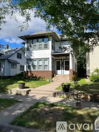 Main picture of 405 Roy St N