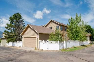 Main picture of 2475 Saint Paul Dr