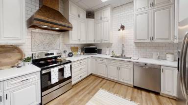 Main picture of 433 Main St