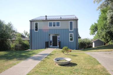 Main picture of 112 13th Ave S