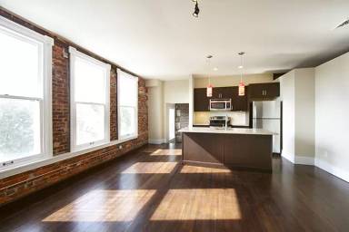 Main picture of 101 Main St