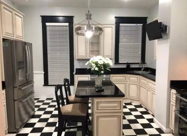 Main picture of 302 W 15th St
