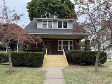 Main picture of 420 6th St NE