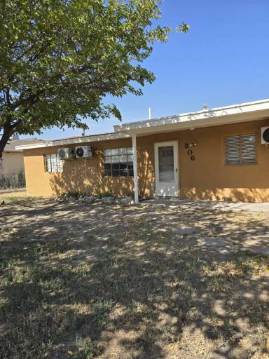 Main picture of 306 S Sycamore Ave