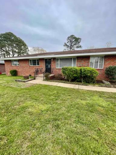 Main picture of 8 N Howell Ave