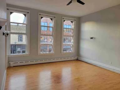 Main picture of 219 1/2 Watson St