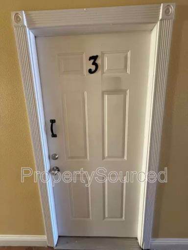 Main picture of 139 W Yosemite Ave