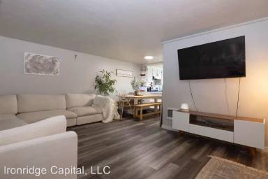 Main picture of 1528 W Irving St