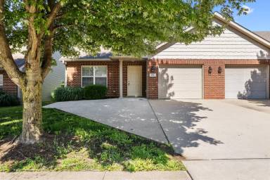 Main picture of 701 Glenstone Dr