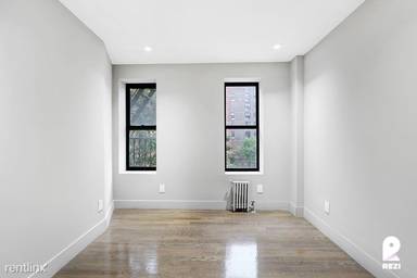 Main picture of 124 E 117th St