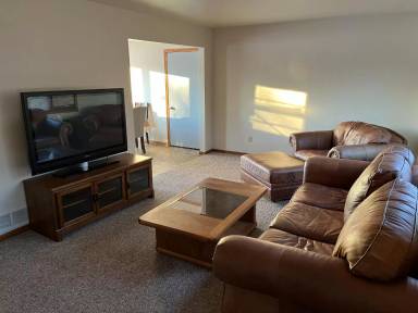 Main picture of 913 Division St