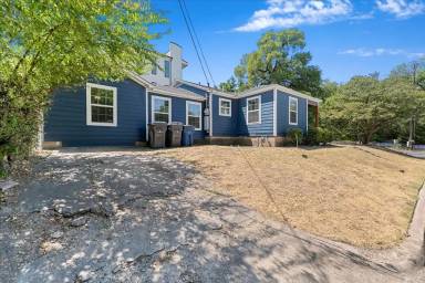 Main picture of 902 S Ewing Ave