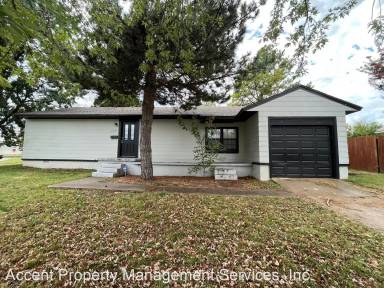 Main picture of 1504 N Indianapolis Ave