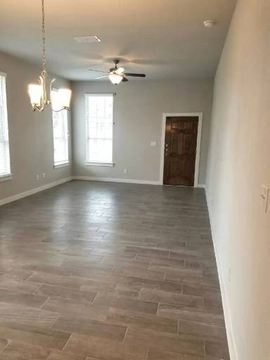 Main picture of 160 Lakeview Ct