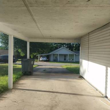 Main picture of 1401 W Academy Ave