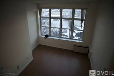 Main picture of 1 Landmark Square Apartments
