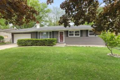 Main picture of 810 Suffolk Dr