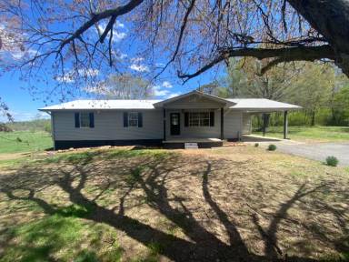 Main picture of 588 Alexander Rd