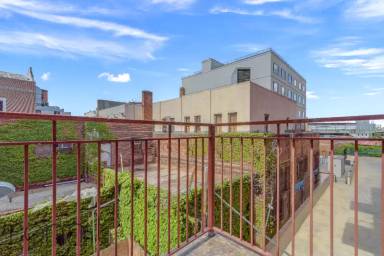 Main picture of 831 Monroe St