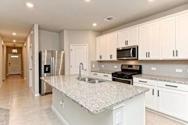Main picture of 414 Water Way Ave