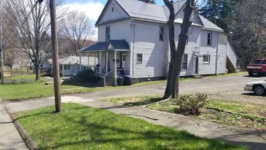 Main picture of 225 W 13th St