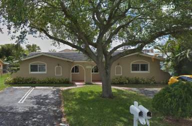 Main picture of 10620 NW 37th St