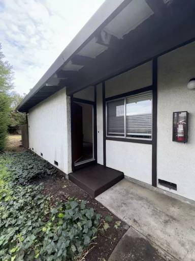 Main picture of 930 E Tabor Ave