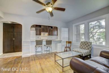Main picture of 318 Rhode Island Ave NE