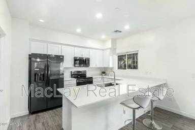 Main picture of 1918 E Bridgeport Pkwy