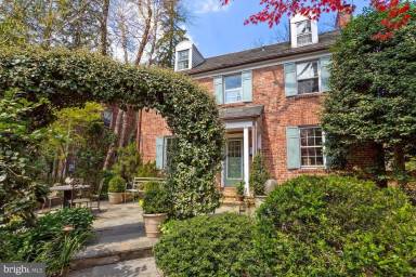 Main picture of 3743 Upton St NW