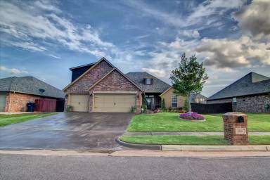 Main picture of 4800 NW 153rd St