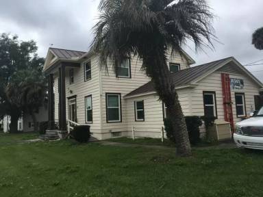 Main picture of 300 S Spring Garden Ave