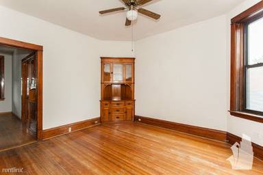 Main picture of 2152 W Fletcher St