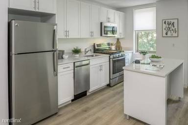 Main picture of 10 Camelot Ct