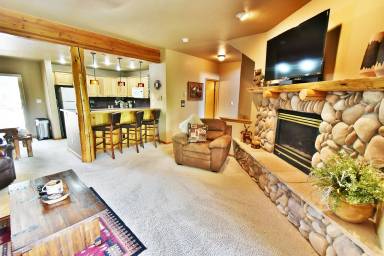 Main picture of 31 Skyline Dr