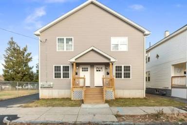 Main picture of 270 Centre St