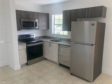 Main picture of 920 SE 2nd Ave
