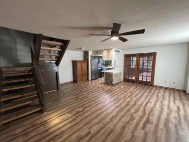 Main picture of 5915 Laredo St