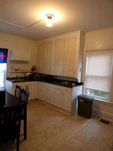 Main picture of 102-106 N Main Ave