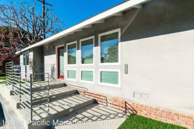 Main picture of 1900 N Poinsettia Ave