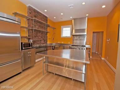 Main picture of 1922 E Carson St