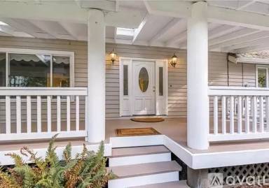 Main picture of 8078 Old Military Rd NE