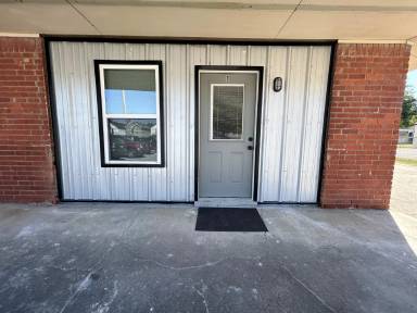 Main picture of 110 W Main St