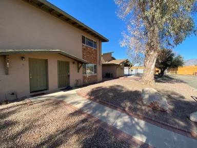 Main picture of 953 N Desert Ave
