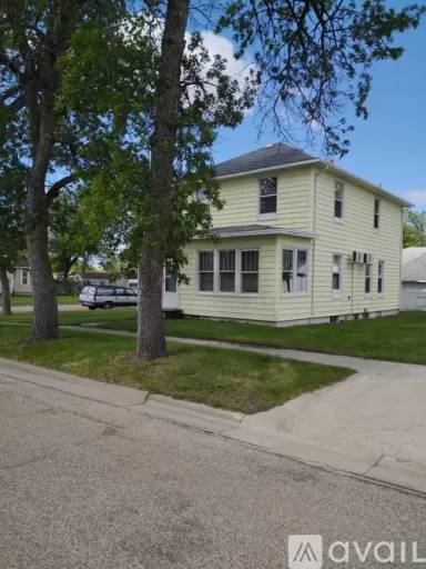 Main picture of 303 6th Ave NE